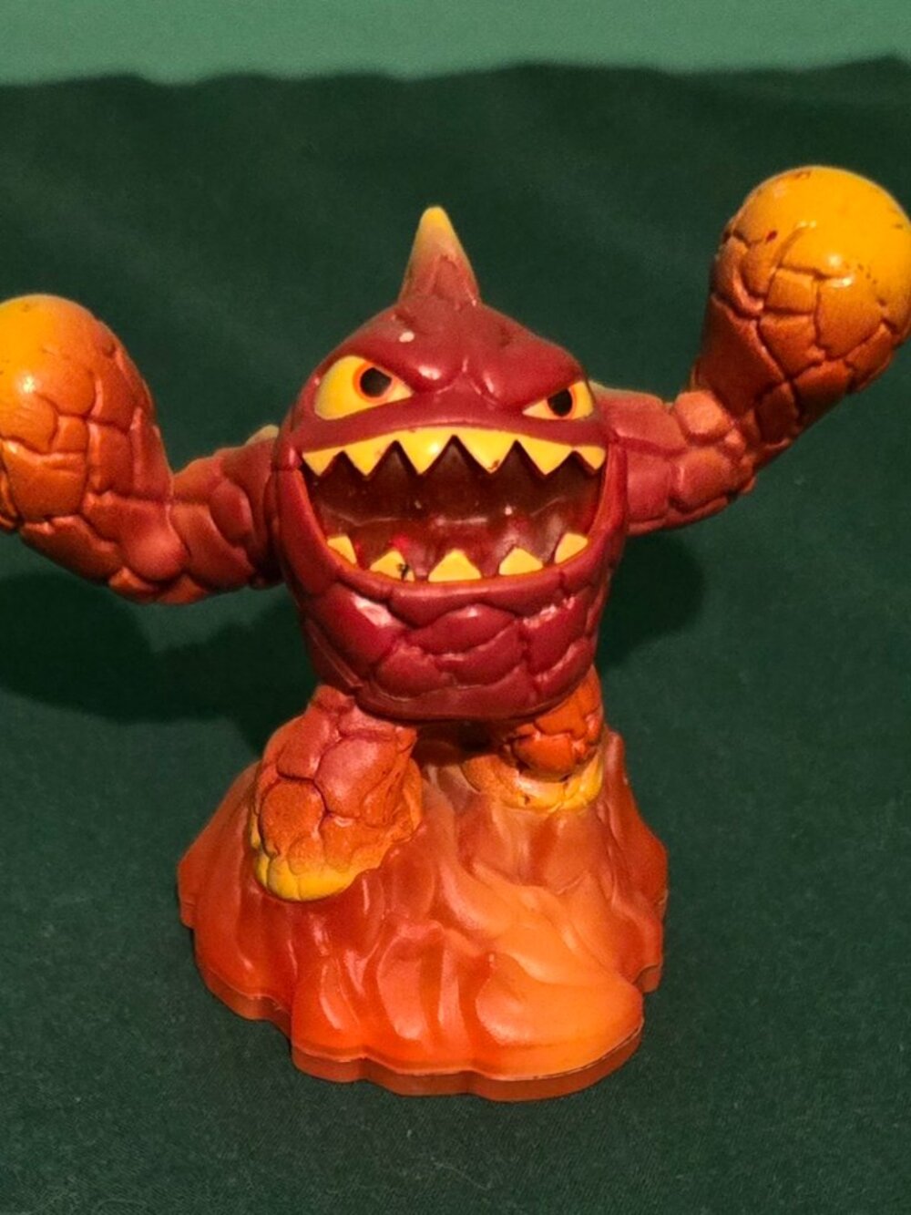 Skylanders Giants - Lightcore Eruptor Figure